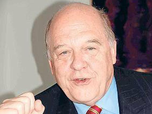 Klaus J. Stöhlker, 74, berät seit Januar Joseph Blatter. Früher arbeitete er als Journalist, ehe er 1982 in Zürich eine Firma gründete, die unter anderem Nestlé, Nokia und Siemens beriet.