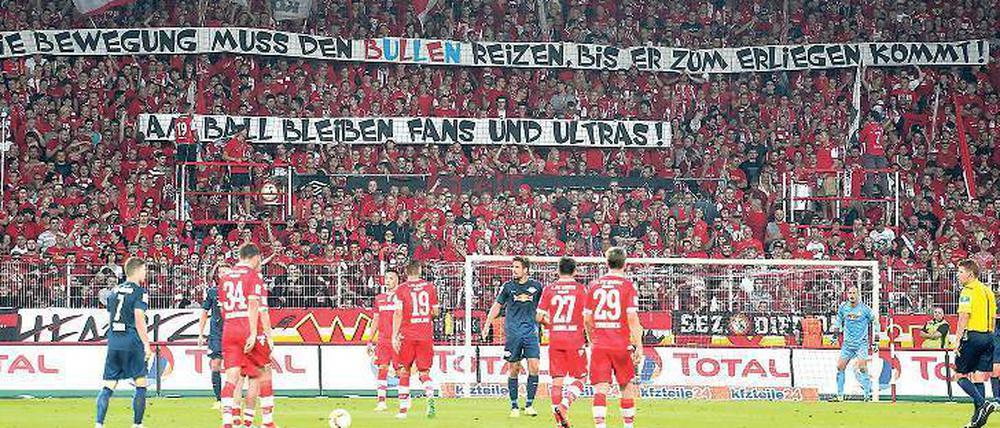 Rituelle Schmähung. Die Fans des 1. FC Union verabscheuen den RB Leipzig, der nun allerdings auf dem Weg in die Erste Liga ist.