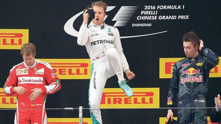 Schöne Routine. Der Triumph in Schanghai war Nico Rosbergs sechster Formel-1-Sieg in Folge. Foto: dpa/Hong