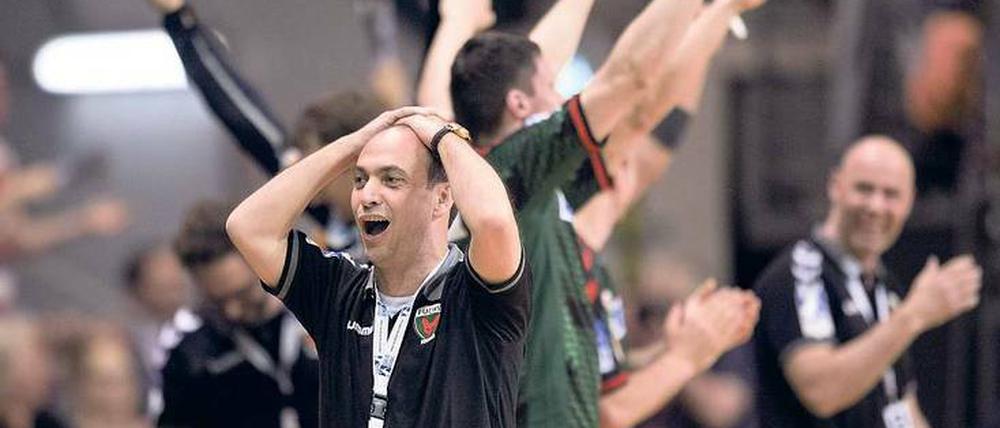 Bob Hanning, 48, hat im Handball schon viele Funktionen und Ämter bekleidet. Seit zehn Jahren verantwortet der gebürtige Essener als Geschäftsführer die Füchse Berlin. In dieser Zeit sind die Berliner in die Bundesliga aufgestiegen und haben je einmal den DHB–Pokal (2014), den EHF-Cup und den Weltpokal gewonnen (beide 2015). 
