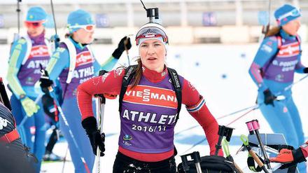 Alles auf Anfang. Darja Domratschewa dominierte die Konkurrenz bis 2015. Dann erkrankte sie am Pfeifferschen Drüsenfieber und musste die komplette vergangene Saison aussetzen. Nach der Geburt ihrer Tochter läuft sie nun wieder in Oberhof im Weltcup.