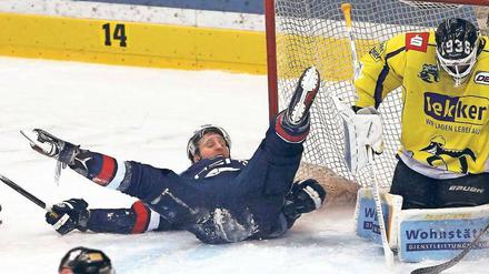 Noch nicht zerstört, aber am Boden. Die Eisbären (im Bild Kapitän André Rankel) haben sieben der letzten acht Spiele in der Deutschen Eishockey-Liga verloren. 