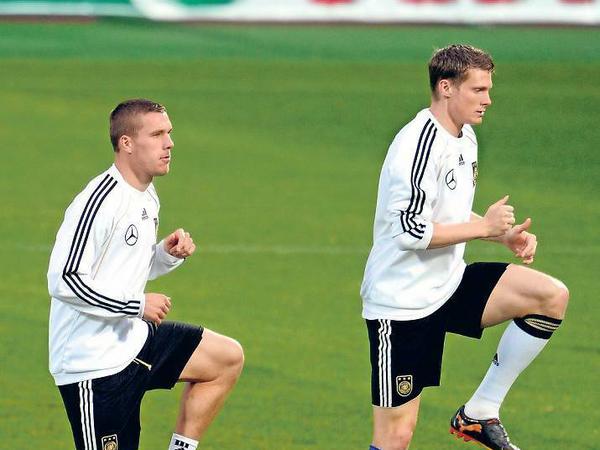 Podolski und Marcell Jansen spielten in ihrer Jugend oft gegeneinander, in der Nationalmannschaft dann später auch zusammen.
