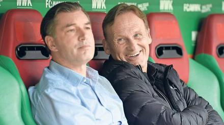 Zwei gegen den Trainer. Im Streit um Thomas Tuchel halten Hans-Joachim Watzke (rechts) und Sportdirektor Michael Zorc als BVB-Spitze zusammen. Foto: Andreas Gebert/dpa