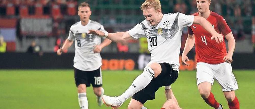 Bloß nicht stolpern. Deutschlands Nationalspieler Julian Brandt (Nr. 20) und Co. peilen gegen Saudi-Arabien einen Sieg an.