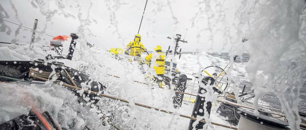 Duell im Sturm. Die Brunel-Crew kaufte der Konkurrenz auf der Nordsee den Schneid ab und raste an die Spitze des Gesamtklassements. 