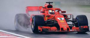 Nachteil im Regen. Sebastian Vettel kam beim Qualifying am Samstag in Budapest nur auf Platz vier, sein Rivale Lewis Hamilton wurde Erster. 