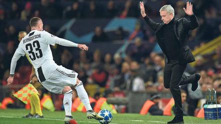 Haltungsnote: Geht so. Jose Mourinho muss sich im Moment einiges anhören. Er reagiert darauf wie immer – und weist die Kritik von sich.