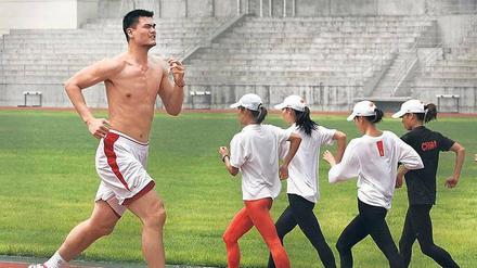 Macht er den chinesischen Fußball groß? Der frühere Basketballstar Yao Ming gilt als Kandidat für eine Spitzenposition in Chinas Fußballverband CFA. 