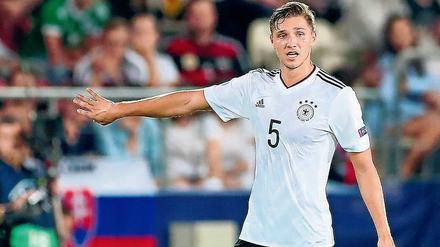Neues, altes Trikot. Niklas Stark von Hertha BSC ist schon mit der deutschen U 19 und U 21 Europameister geworden.