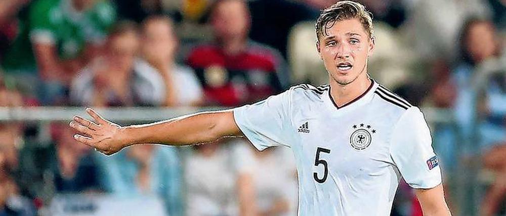 Neues, altes Trikot. Niklas Stark von Hertha BSC ist schon mit der deutschen U 19 und U 21 Europameister geworden.