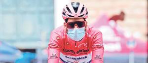 Der Zweifel rollt mit. Der Portugiese Joao Almeida hatte in den ersten beiden Giro-Wochen in Italien meist das Rosa Trikot an. Ob das Rennen aber bis zum Ende ausgetragen werden kann, ist unsicher. 