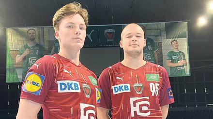 Europa kann kommen. Die Füchse-Spieler Nils Lichtlein (l.) und Paul Drux in ihren neuen Trikots – extra für die European League.