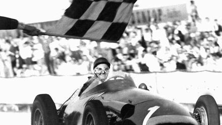 Held der 50er. Der Argentinier Juan Manuel Fangio gewann vier Titel in Folge.