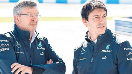 Der Neue. Mercedes-Motorsportchef Toto Wolff (r.) mit Teamchef Brawn. Foto: dpa