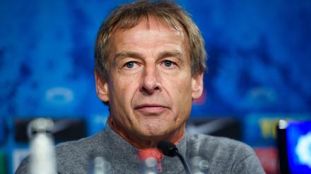 Er kann auch ernst. Jürgen Klinsmann zieht bei Hertha BSC die Zügel an.