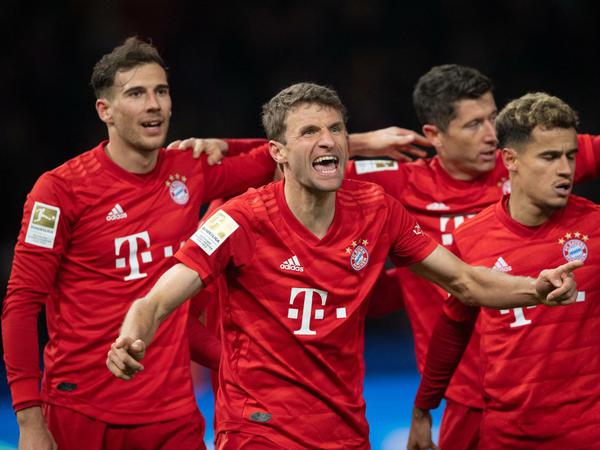 Harmonie. Beim FC Bayern läuft zum Rückrundenstart alles nach Maß – auch Thomas Müller (M.) trifft.