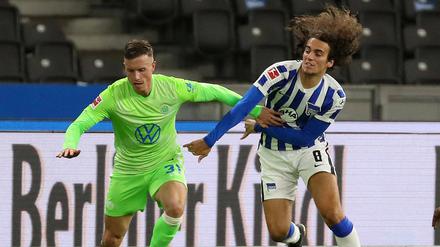 Entschlossener Auftritt. Mattéo Guendouzi (r.) feierte nach seiner Einwechslung gegen Wolfsburg ein gelungenes Debüt für Hertha BSC.