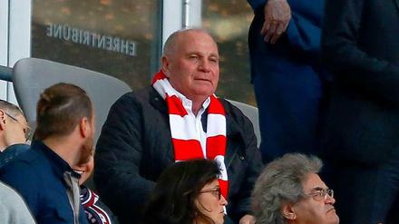 Uli Hoeneß war erstmals wieder nach seiner Verurteilung wegen Steuerhinterziehung wieder in der Allianz-Arena dabei uns sah nur ein 3:3 des neuen Deutschen Meisters FC Bayern München gegen die TSG 1899 Hoffenheim.