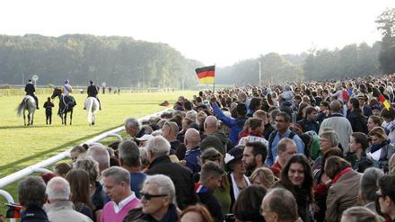 Volles Programm. Fast 14.000 Zuschauer kamen am Tag der Deutschen Einheit nach Hoppegarten.