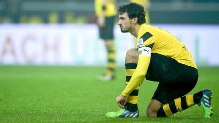 Schnürt Mats Hummels seine Fußballschuhe auch in der kommenden Saison für Borussia Dortmund?