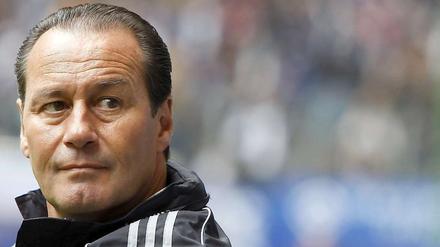 Huub Stevens kehrt zu seinem alten Arbeitgeber Schalke 04 zurück.