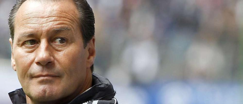 Huub Stevens kehrt zu seinem alten Arbeitgeber Schalke 04 zurück.
