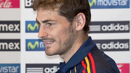 Weiter Weg zur Pressekonferenz. Der spanische Weltmeister Iker Casillas muss mit nach Mexiko, soll dort aber nur eine Viertelstunde spielen.
