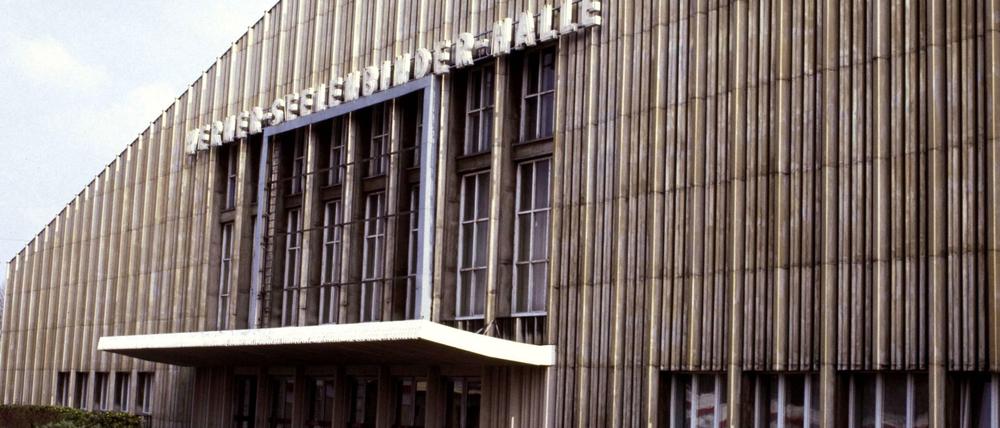 Die Werner-Seelenbinder-Halle im Mai 1990. 