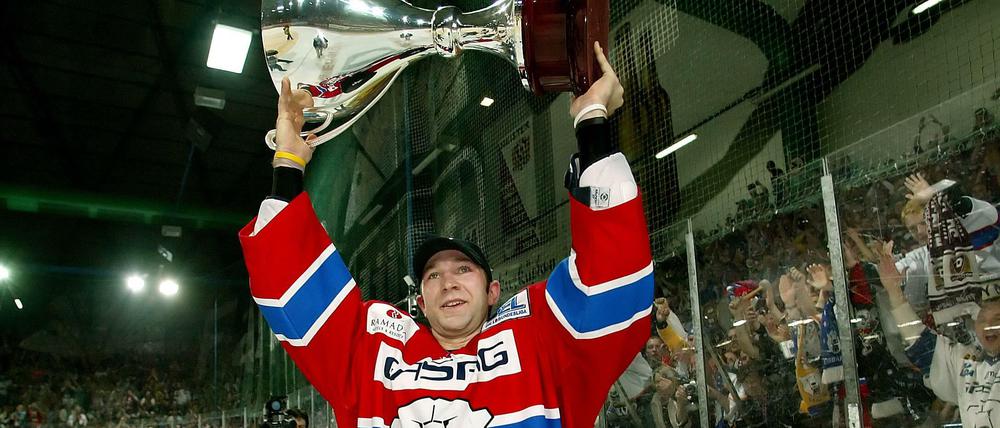 Erik Cole holte vor fast genau 16 Jahren im April 2005 mit den Eisbären die erste Meisterschaft in der DEL.