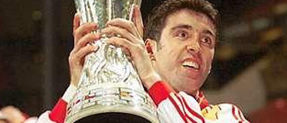 2000 gewann Hakan Sükür mit Galatasaray Istanbul den Uefa-Cup in Kopenhagen gegen den FC Arsenal nach Elfmeterschießen.