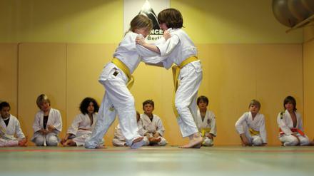 7,3 Millionen Mädchen und Jungen bis zum Alter von 18 Jahren dürfen momentan nicht in ihren Vereinen trainieren, auch beim Judo. 