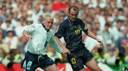 Das englische Enfant terrible Paul Gascoigne (links, hier gegen Schottlands Gary McAllister) schoss bei der EM 1996 das wohl bekannteste Tor im Duell der alten Rivalen. 