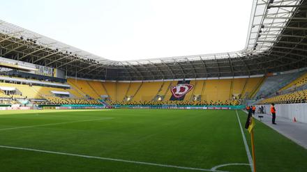 Der Fußball-Zweitligist Dynamo Dresden trauert.