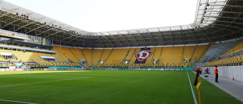 Der Fußball-Zweitligist Dynamo Dresden trauert.