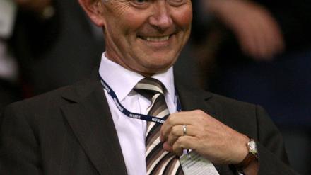 Bei einer Winter-WM würde er nicht so lächeln. Geschäftsführer der Premier League Richard Scudamore.
