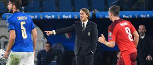 Trainer Roberto Mancini (Mitte) leitet seit vier Jahren den erfolgreichen Neuaufbau der italienischen Nationalmannschaft. Das Verpassen der WM wäre ein herber Rückschlag.