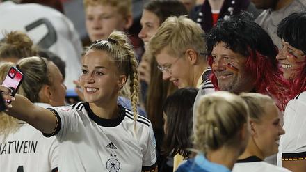 Giulia Gwinn und ihre Eltern sind wohl die bekannteste deutsche Familie bei der Fußball-EM in England
