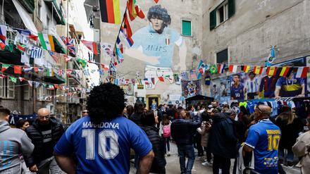 In Neapel ist El Pibe de oro, der Goldjunge, immer noch allgegenwärtig, doch die zentrale Pilgerstätte sind die Murales Maradona in den Quartieri Spagnoli. 
