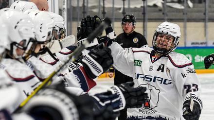 Die Eishockeyspielerinnen der Eisbären Berlin freuen sich auf den holländischen Besuch. 
