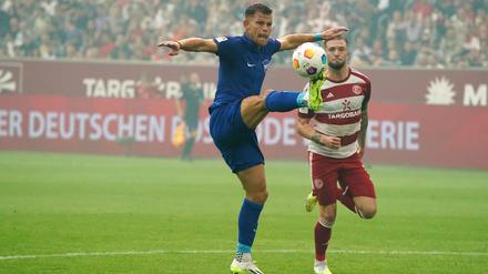Florian Niederlechner wird auch gegen den SV Wehen Wiesbaden in der Startelf stehen.
