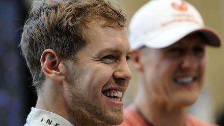 Weltmeister unter sich: Sebastian Vettel (v.) und Michael Schumacher.