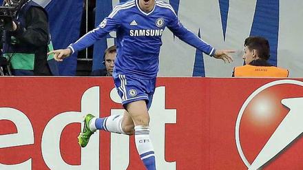 Doppelpack auf Schalke: Fernando Torres jubelt, Schalkes Fans sind bedient.