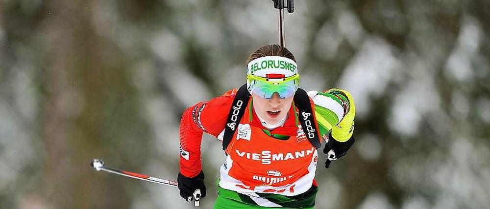 Darja Domratschewa holt Gold in der Biathlon-Verfolgung.