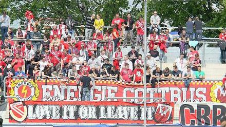 Love it - and leave it: Nach 17 Jahren müssen die Cottbusser und ihre Fans die geliebte erste und zweite Liga verlassen.