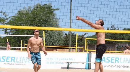 Beim Beachvolleyball sind Cody Kessel (l.) und Dirk Westphal in diesem Sommer ein Team.