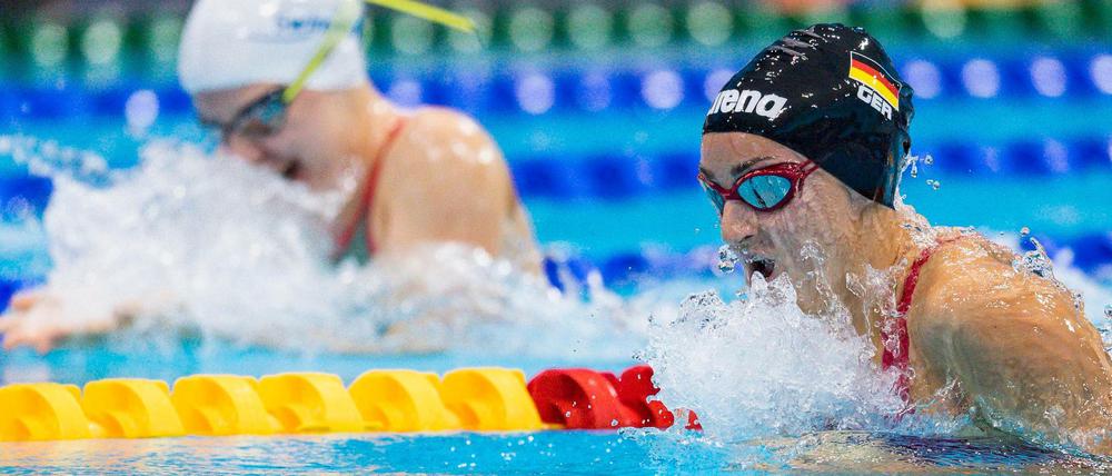 Schwimmend leicht. Die Berlinerin Elena Krawzow ist Weltmeisterin über 100 Meter Brust.