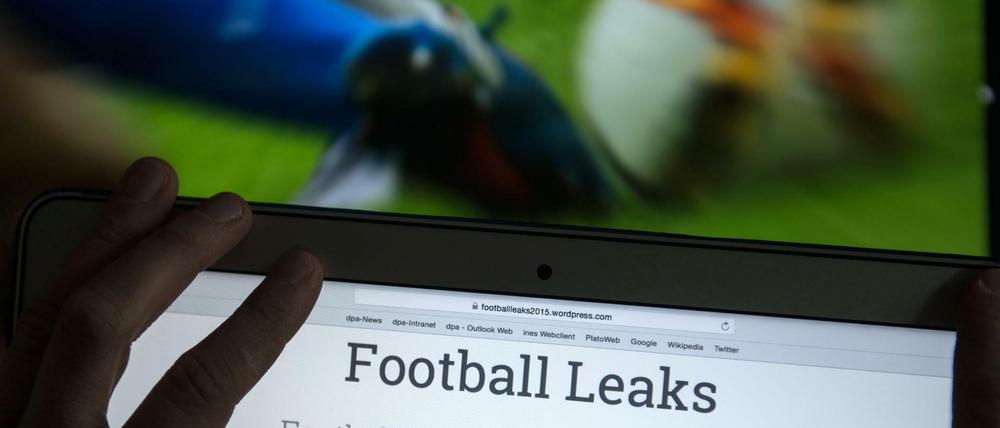 Das Enthüllungsportal "Football Leaks" hat angekündigt, auch in Zukunft Einblicke in die oftmals undurchsichtigen Geschäfte auf dem Transfermarkt zu gewähren. Im Internet veröffentlichte Details aus den Arbeitsverträgen von Fußball-Profis sorgten bereits in den vergangenen Wochen für Aufregung.