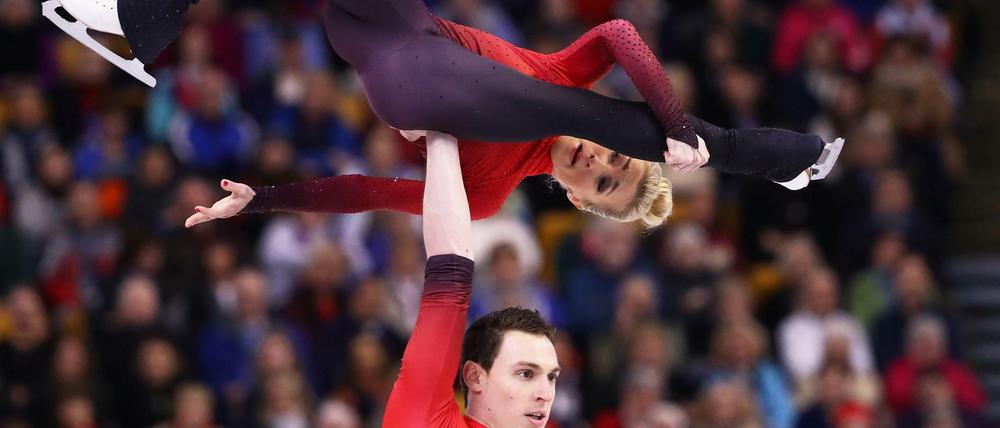 Aljona Savchenko and Bruno Massot holen überraschend Bronze bei der Eiskunstlauf-WM in Boston.