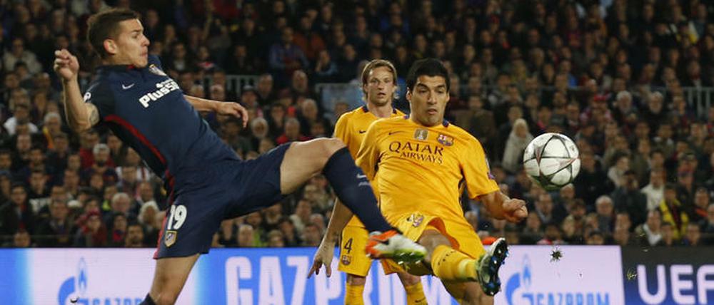 Hier noch zaghaft, später wild. Barcelonas Luis Suarez bewies mal wieder seine Torjägerqualitäten.